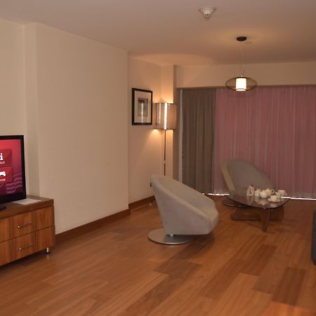 Hotel Crowne Plaza Istanbul Harbiye By Ihg Esterno foto A living room at the hotel