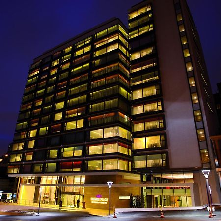 Hotel Crowne Plaza Istanbul Harbiye By Ihg Esterno foto The hotel at night