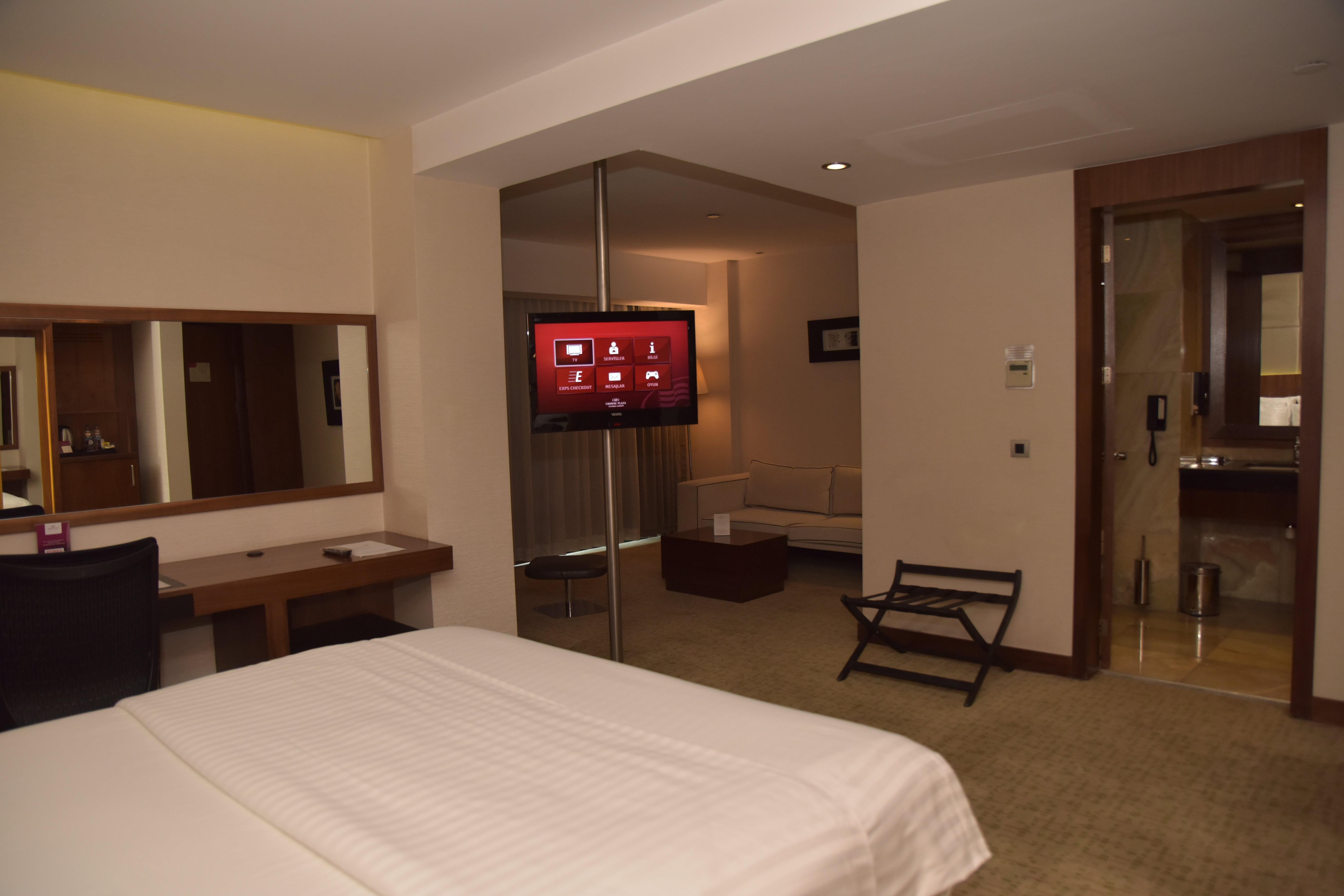 Hotel Crowne Plaza Istanbul Harbiye By Ihg Esterno foto A room at the hotel