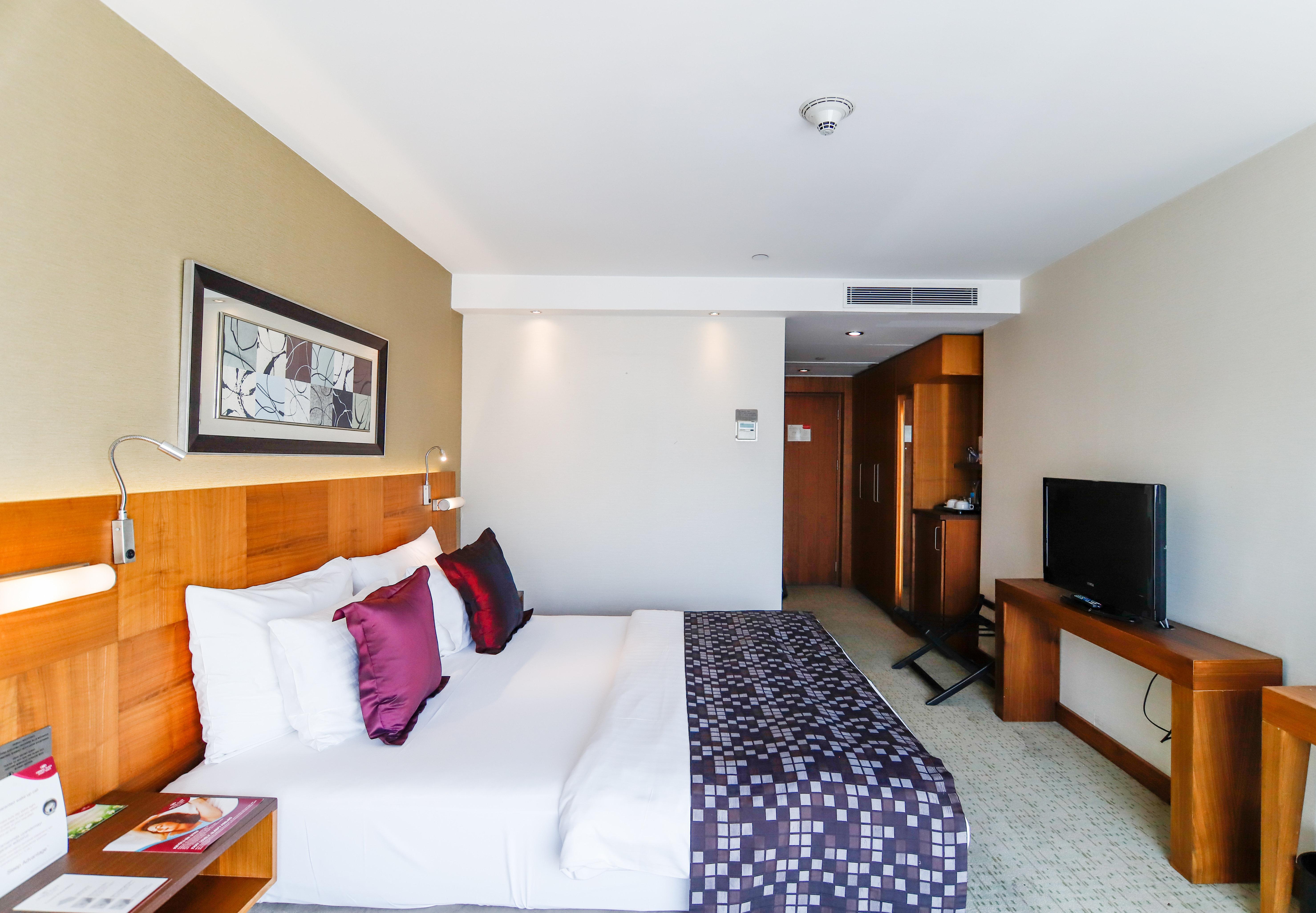 Hotel Crowne Plaza Istanbul Harbiye By Ihg Esterno foto A room at the hotel