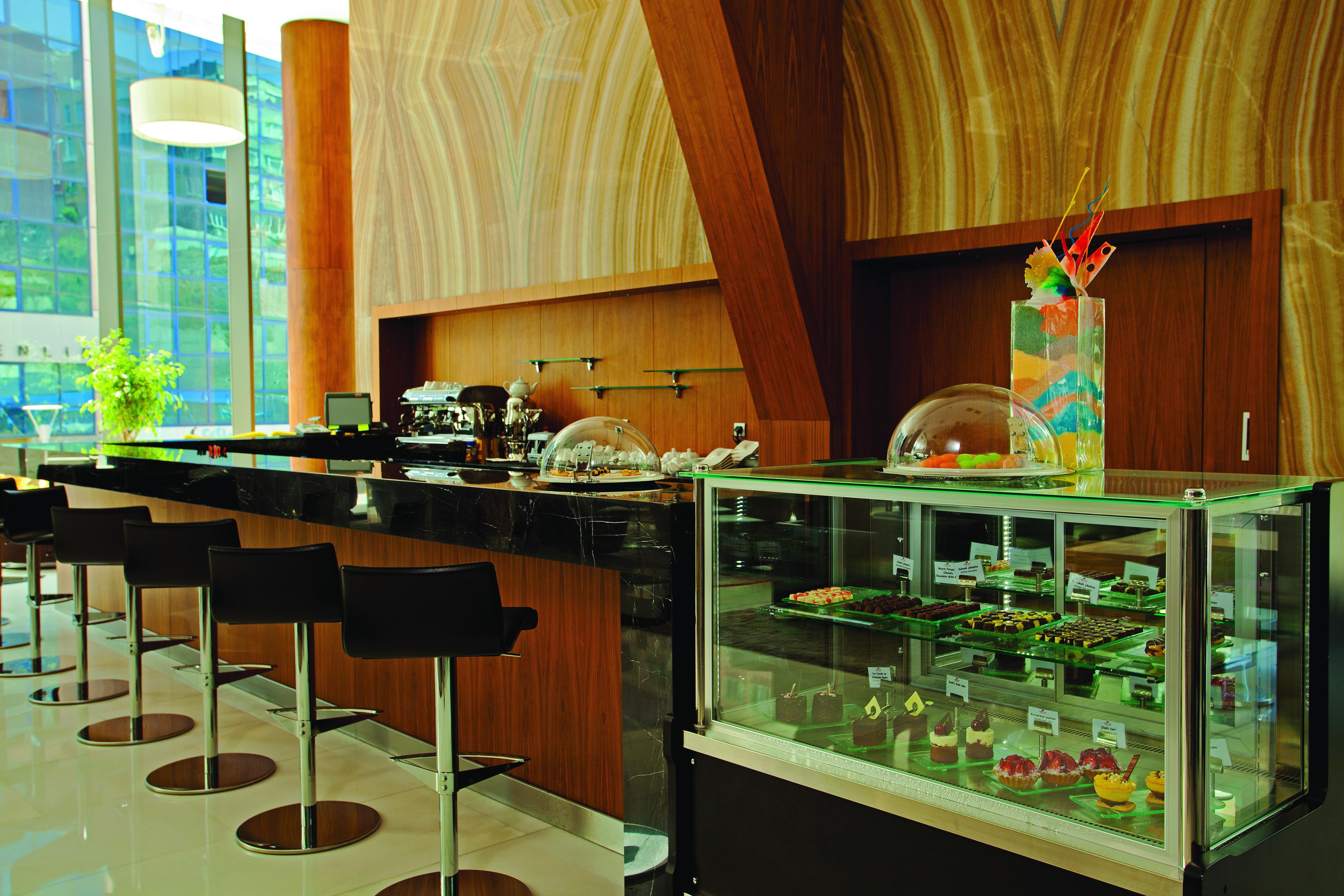 Hotel Crowne Plaza Istanbul Harbiye By Ihg Esterno foto The Coffee Shop