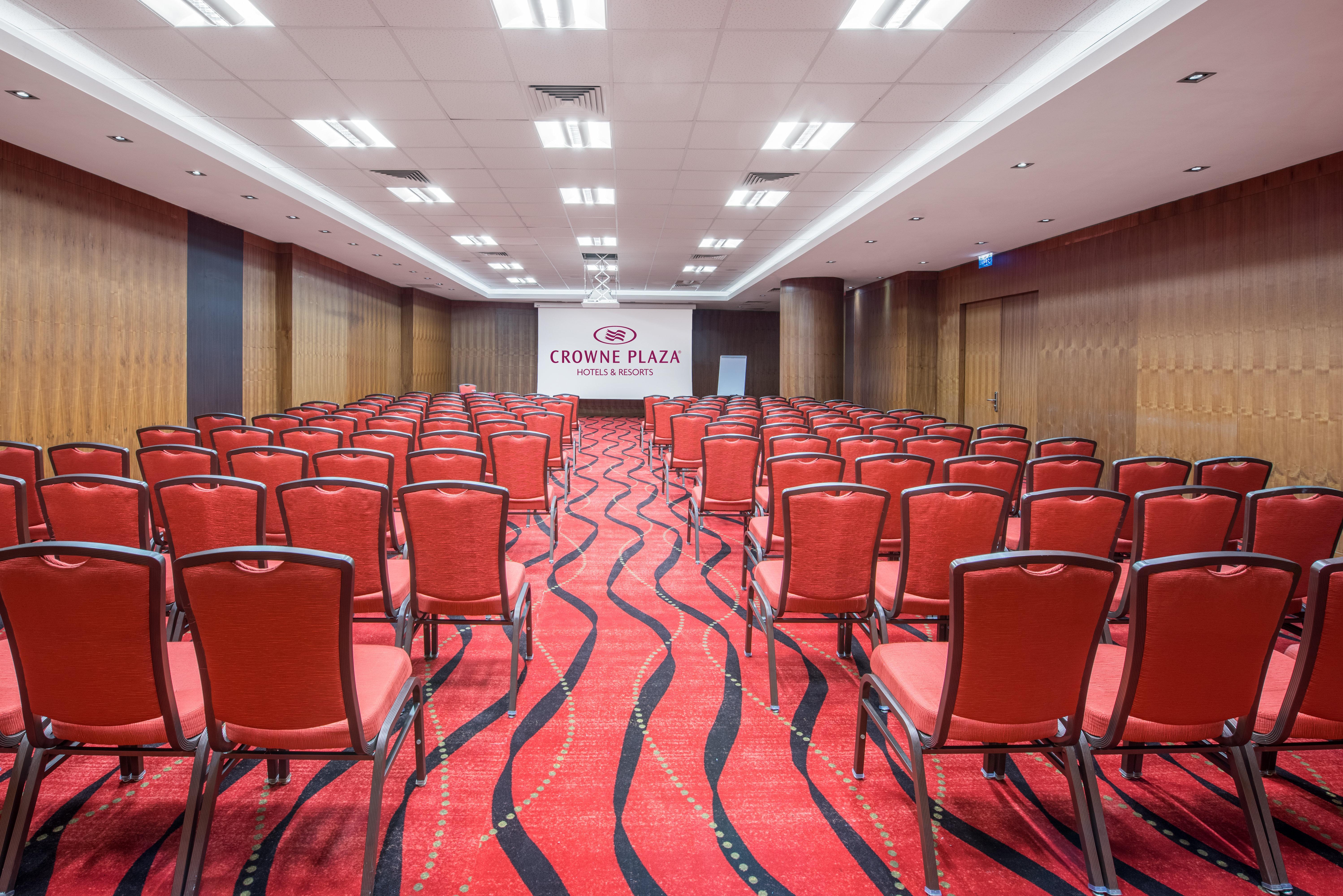 Hotel Crowne Plaza Istanbul Harbiye By Ihg Esterno foto Meeting room
