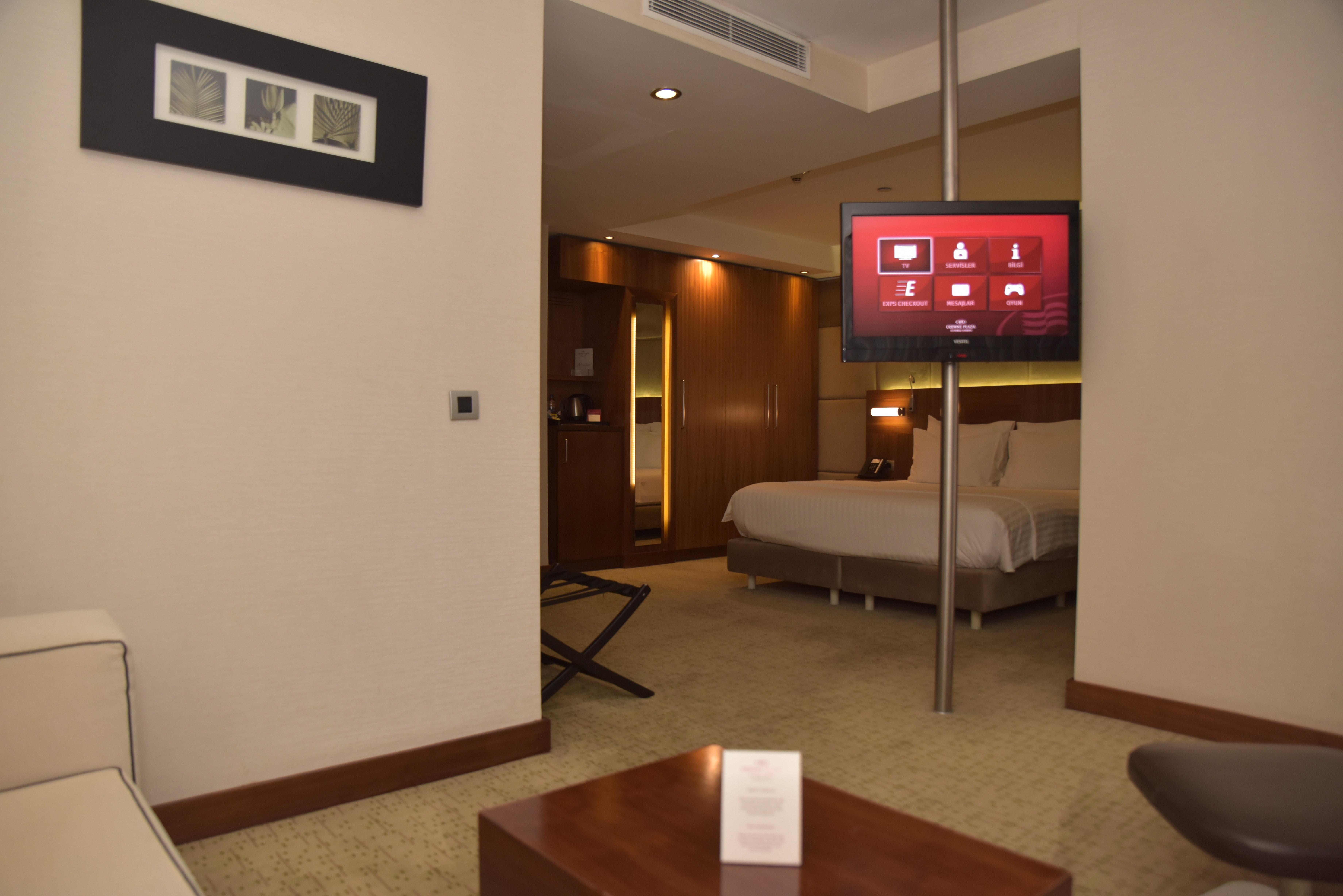 Hotel Crowne Plaza Istanbul Harbiye By Ihg Esterno foto A room at the hotel