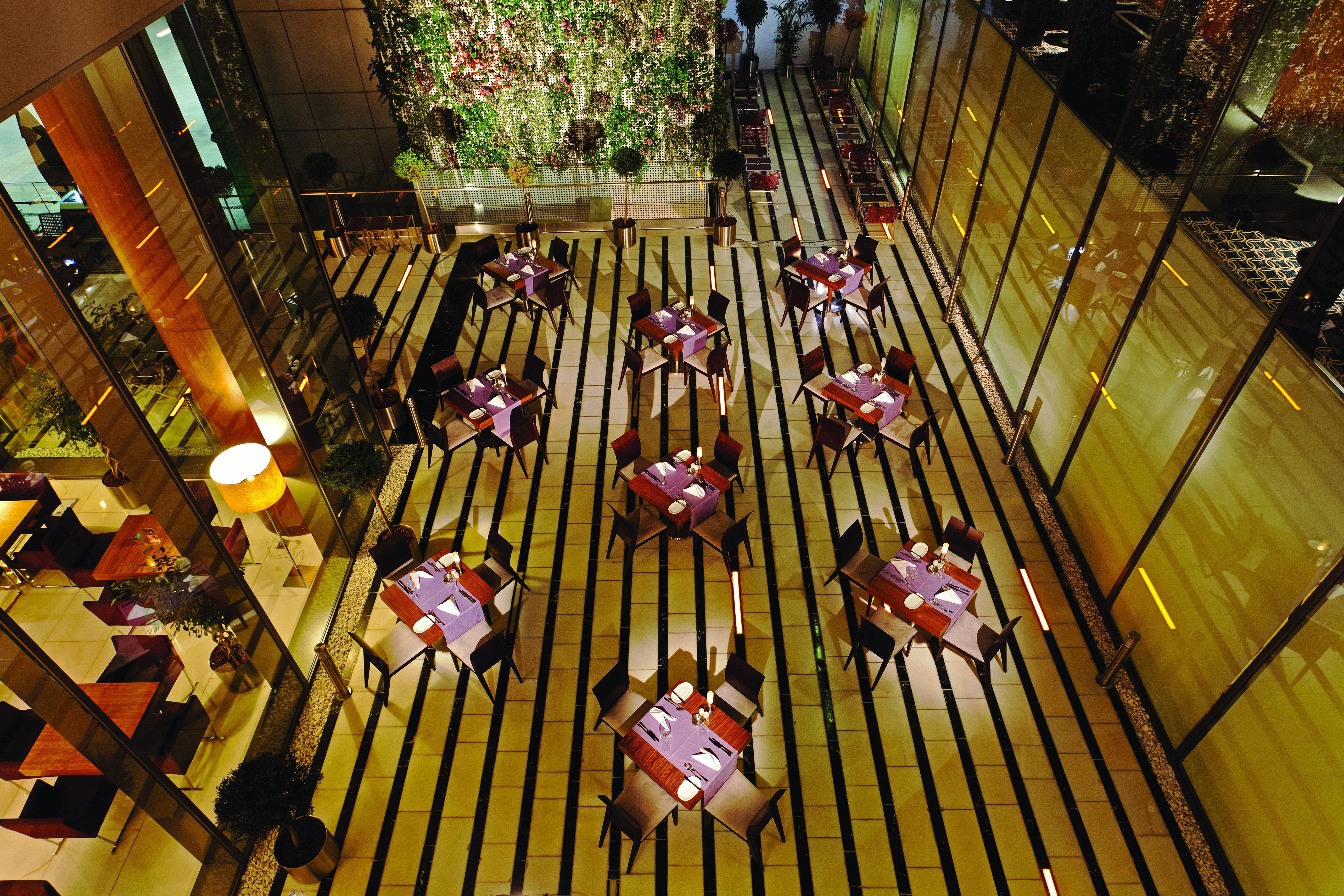 Hotel Crowne Plaza Istanbul Harbiye By Ihg Esterno foto The lobby of the hotel