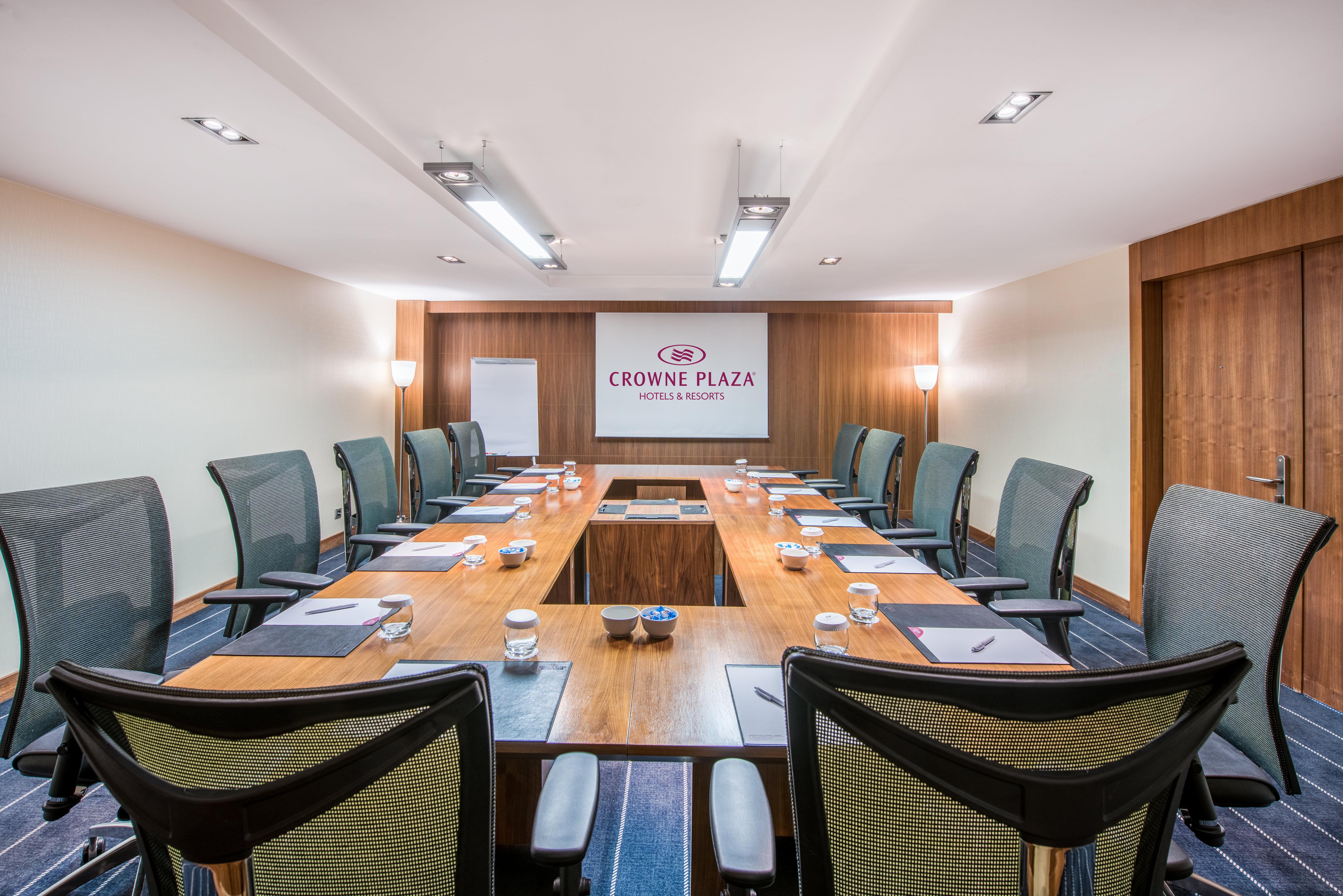 Hotel Crowne Plaza Istanbul Harbiye By Ihg Esterno foto Meeting room