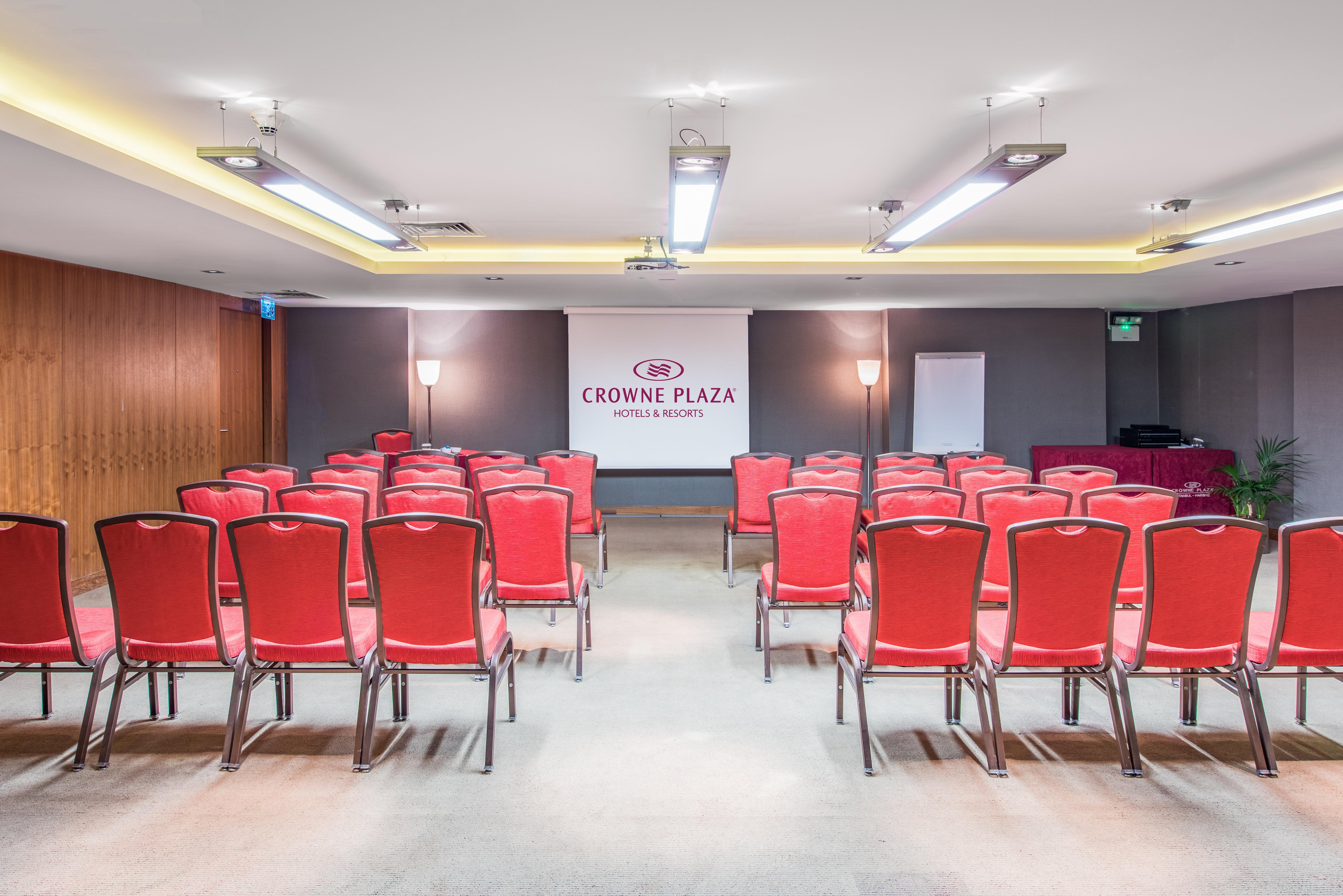 Hotel Crowne Plaza Istanbul Harbiye By Ihg Esterno foto Meeting room