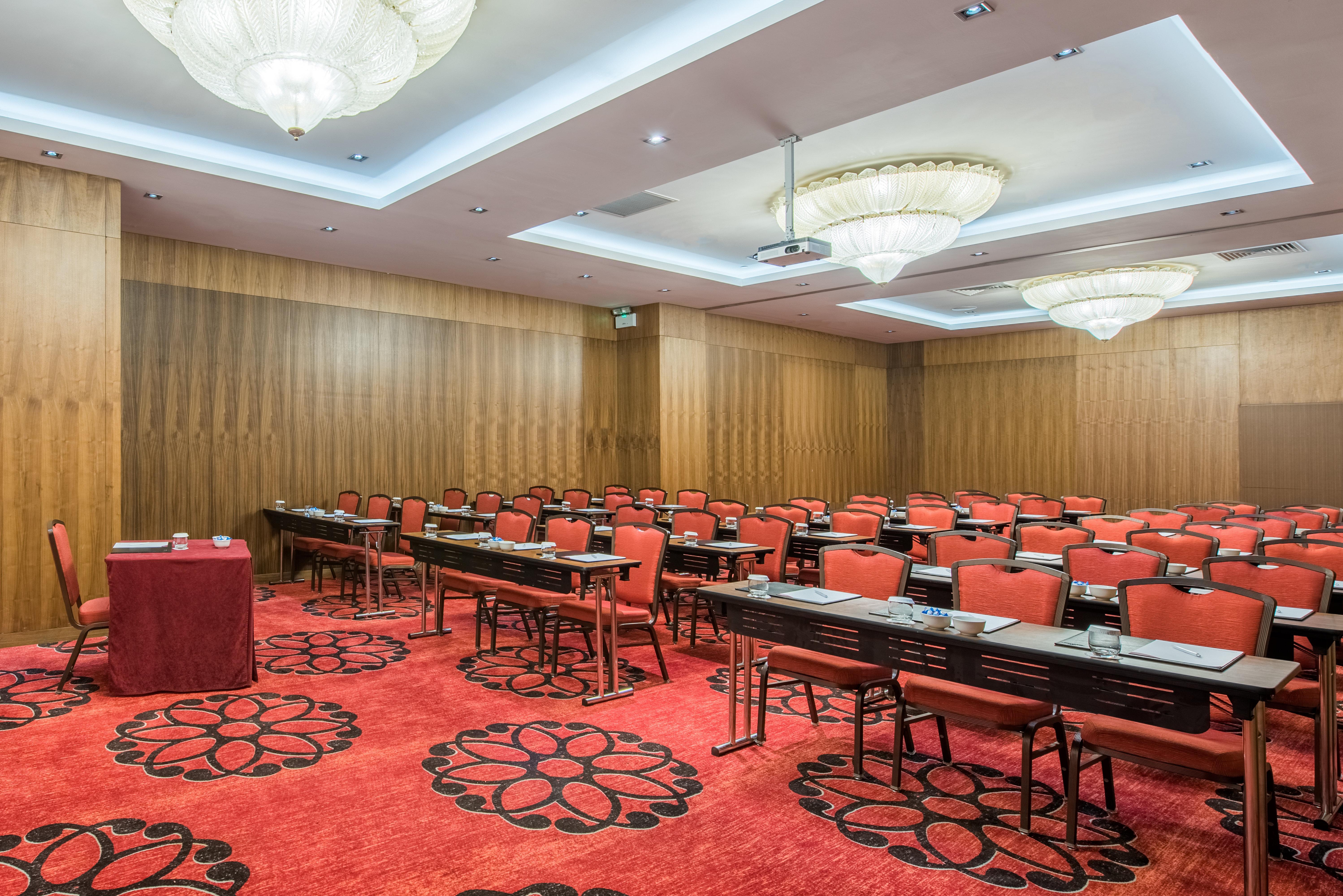 Hotel Crowne Plaza Istanbul Harbiye By Ihg Esterno foto Meeting room