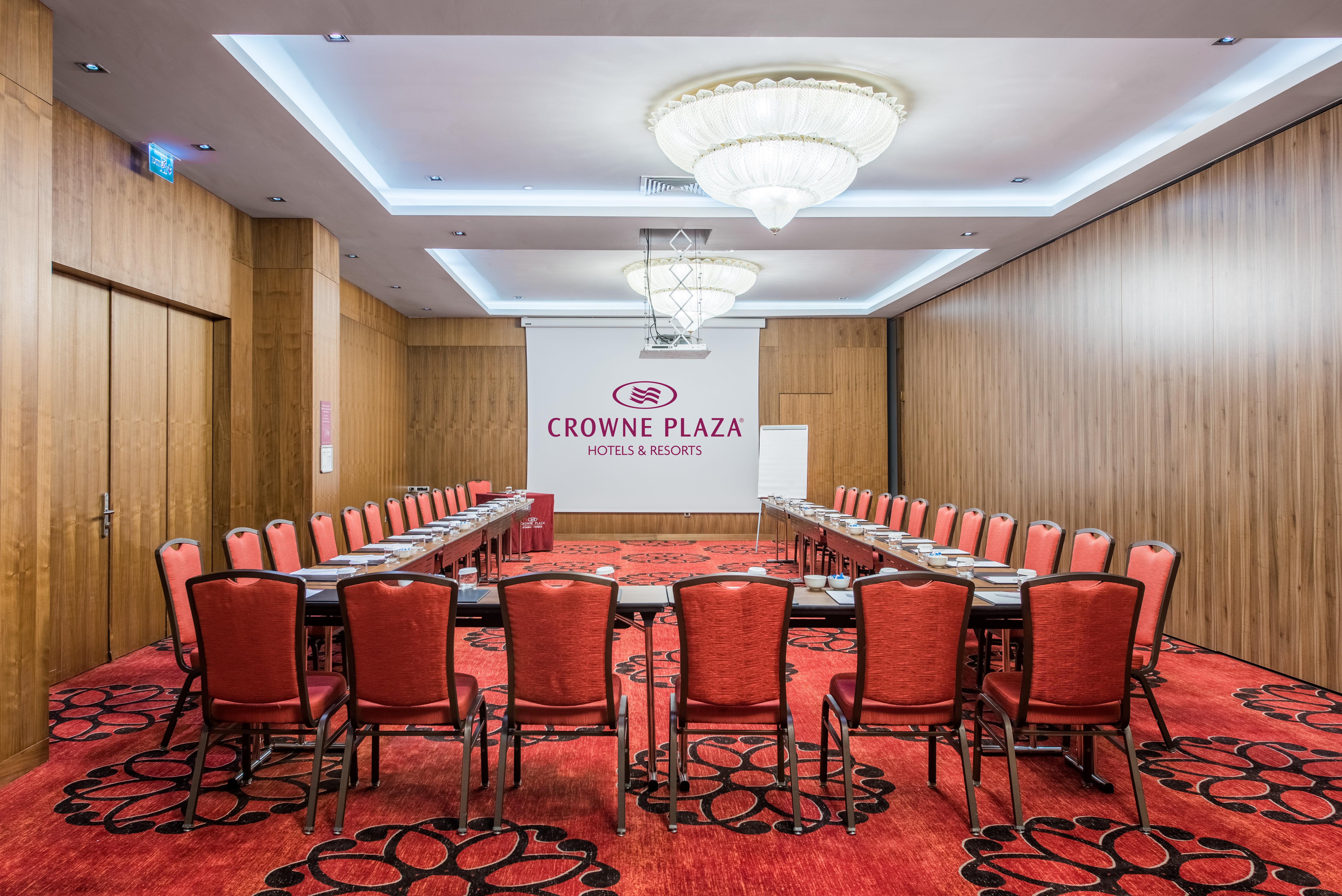 Hotel Crowne Plaza Istanbul Harbiye By Ihg Esterno foto Meeting room