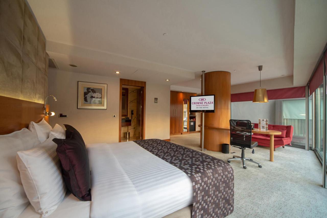 Hotel Crowne Plaza Istanbul Harbiye By Ihg Esterno foto Suite at the Crowne Plaza London - The Tower