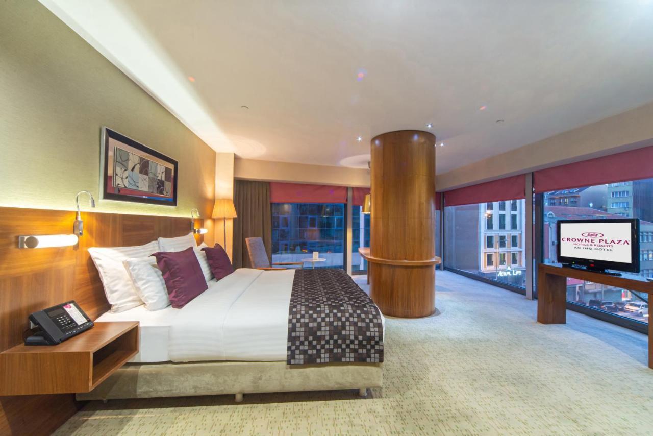 Hotel Crowne Plaza Istanbul Harbiye By Ihg Esterno foto Suite at the Hilton London Heathrow