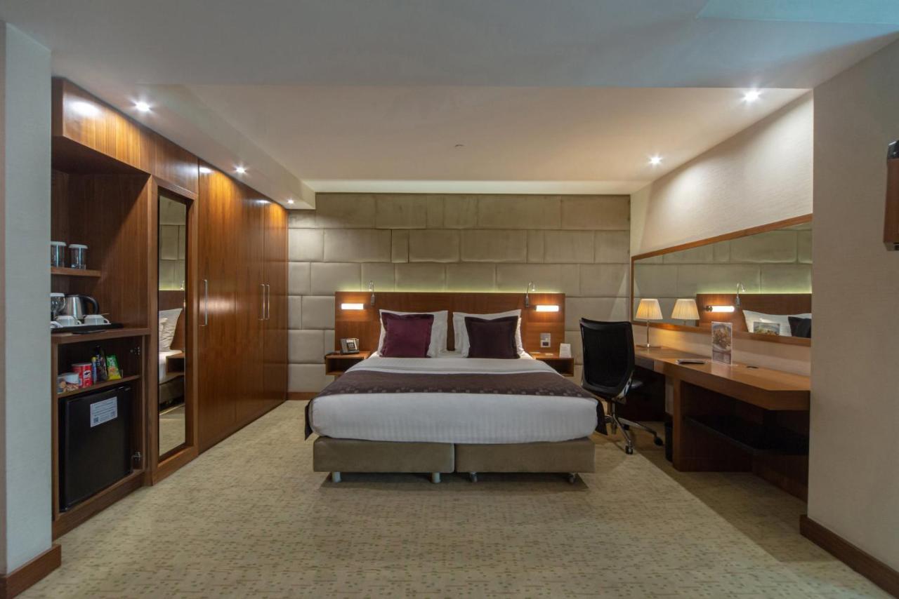 Hotel Crowne Plaza Istanbul Harbiye By Ihg Esterno foto A room at the hotel
