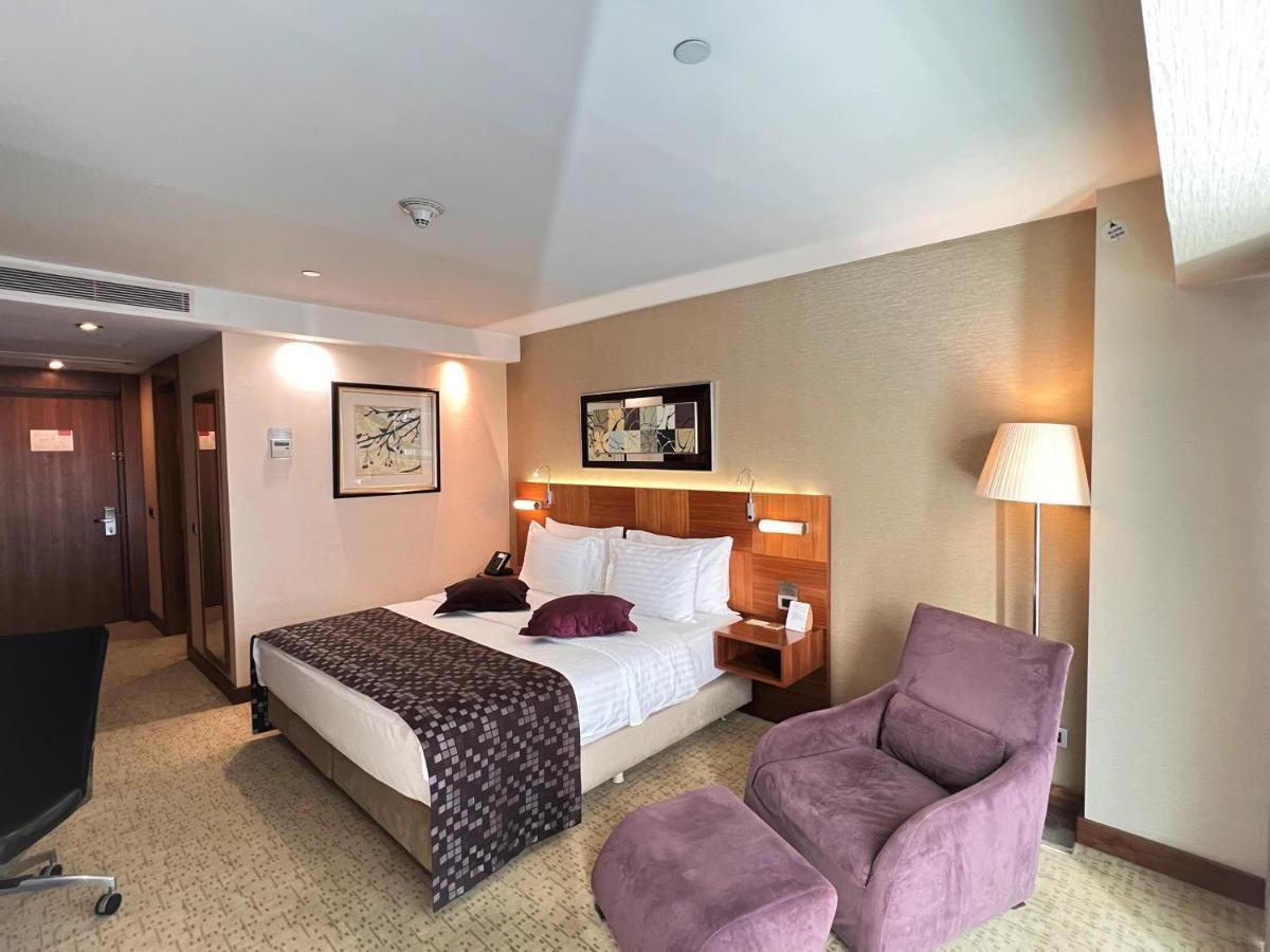 Hotel Crowne Plaza Istanbul Harbiye By Ihg Esterno foto A room at the hotel