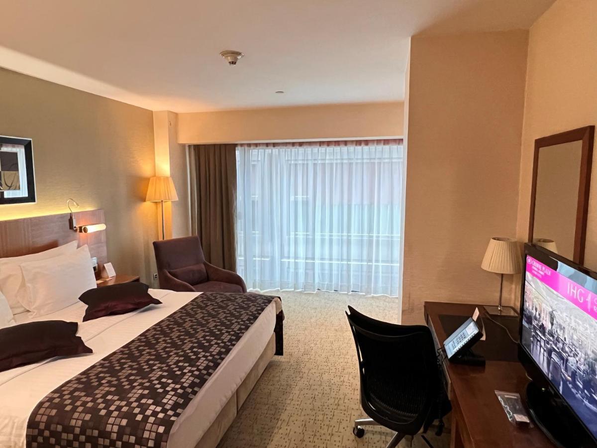 Hotel Crowne Plaza Istanbul Harbiye By Ihg Esterno foto A room at the hotel