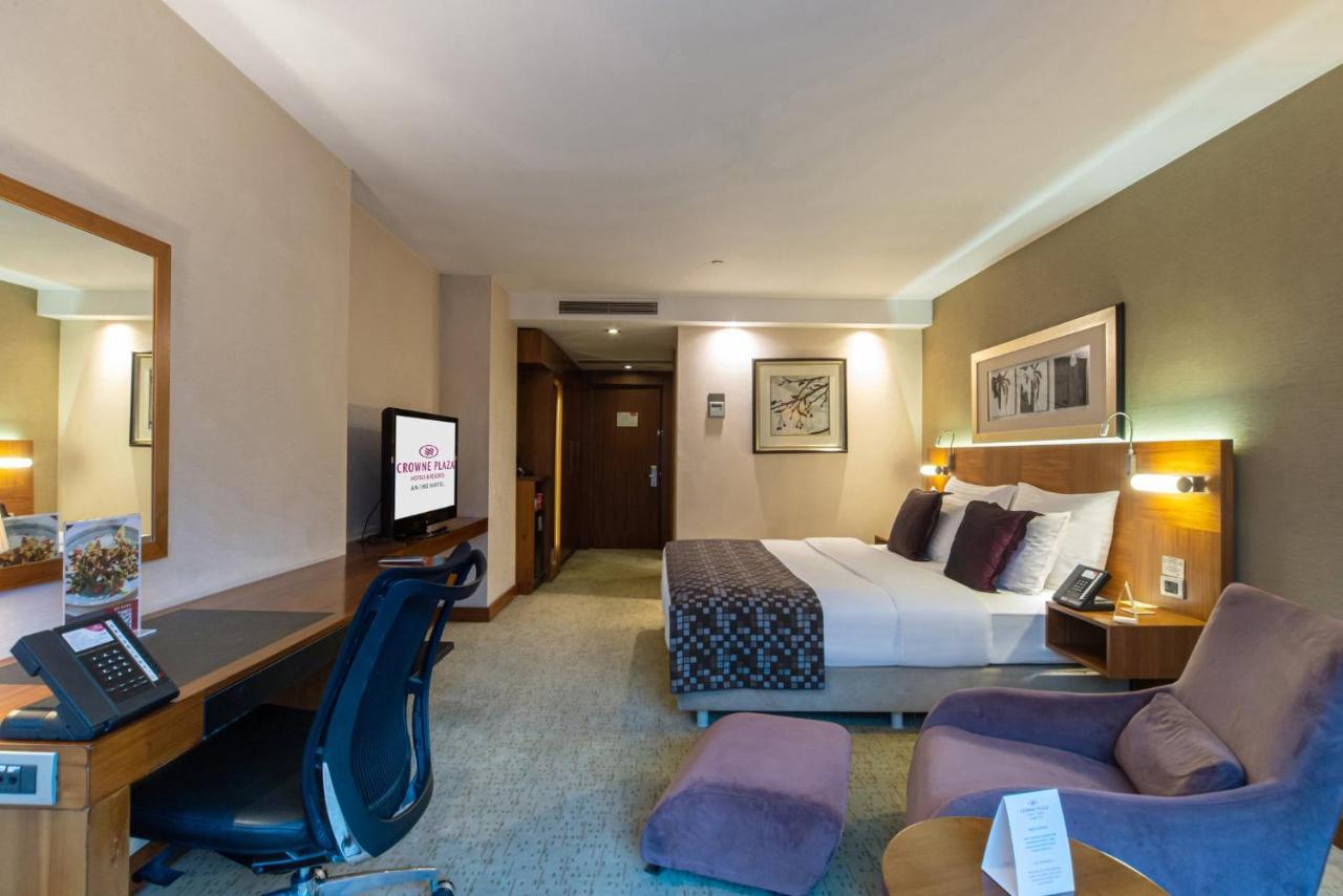 Hotel Crowne Plaza Istanbul Harbiye By Ihg Esterno foto A room at the Hilton London Heathrow