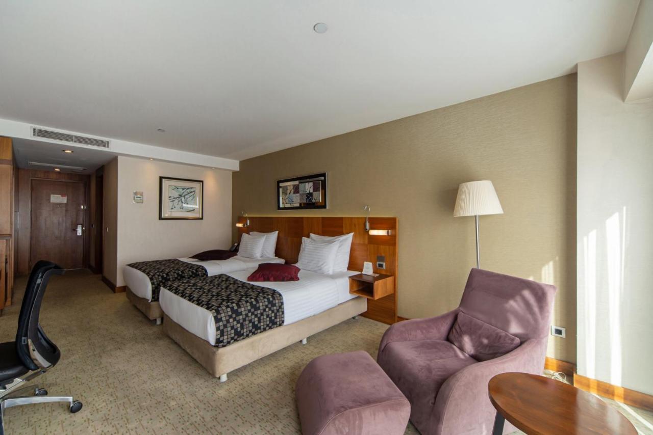 Hotel Crowne Plaza Istanbul Harbiye By Ihg Esterno foto A room at the hotel