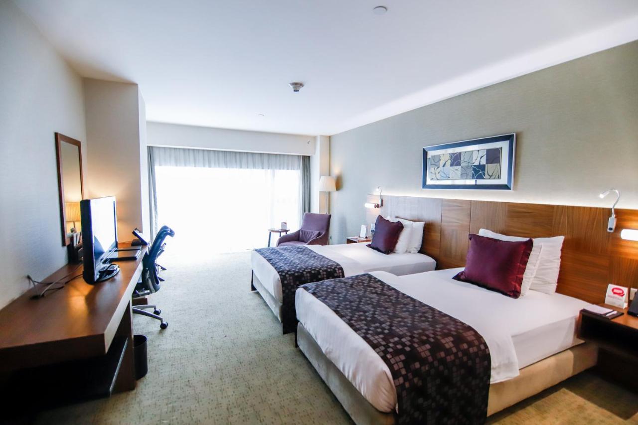 Hotel Crowne Plaza Istanbul Harbiye By Ihg Esterno foto A room at the hotel