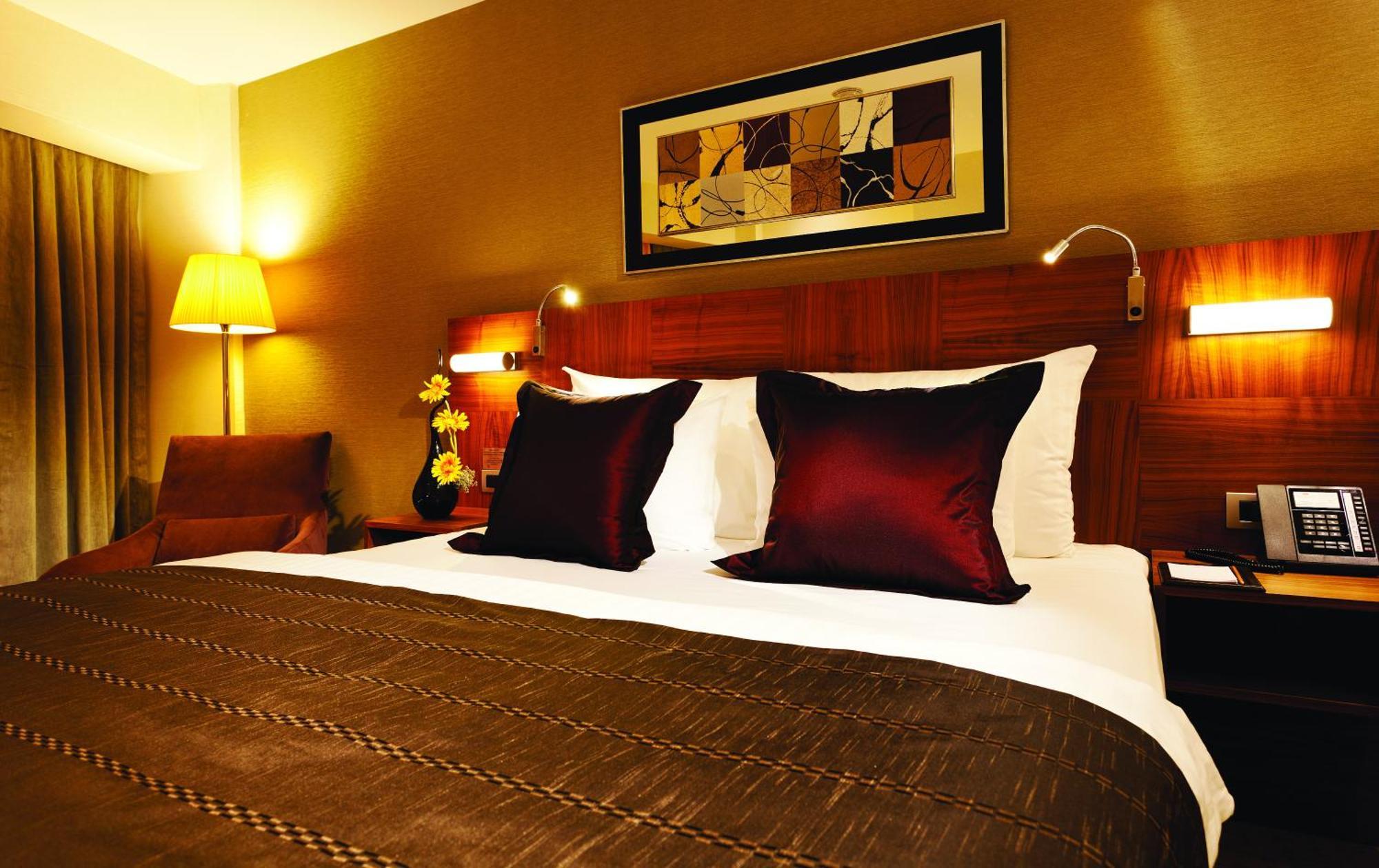 Hotel Crowne Plaza Istanbul Harbiye By Ihg Esterno foto