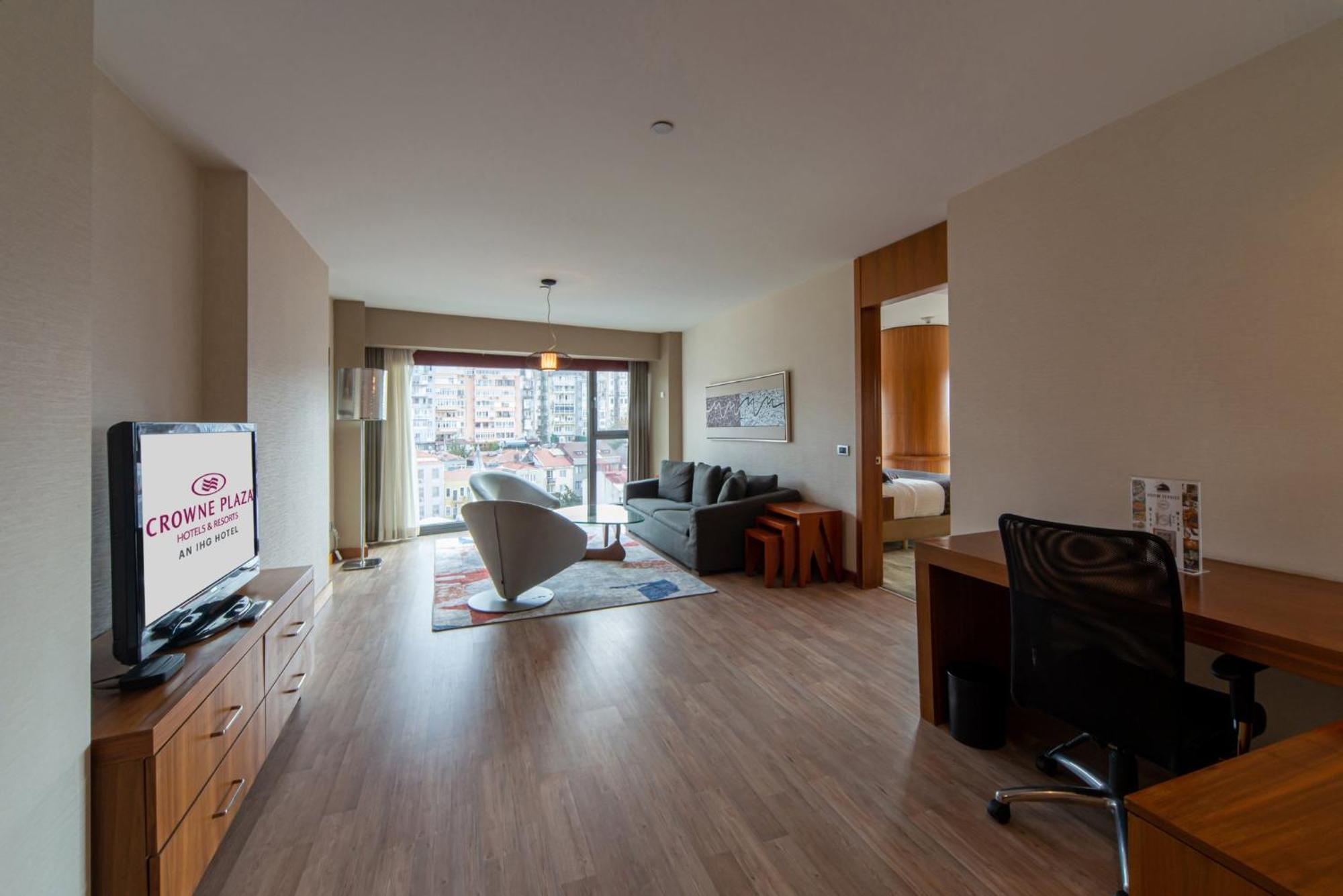 Hotel Crowne Plaza Istanbul Harbiye By Ihg Esterno foto A typical apartment