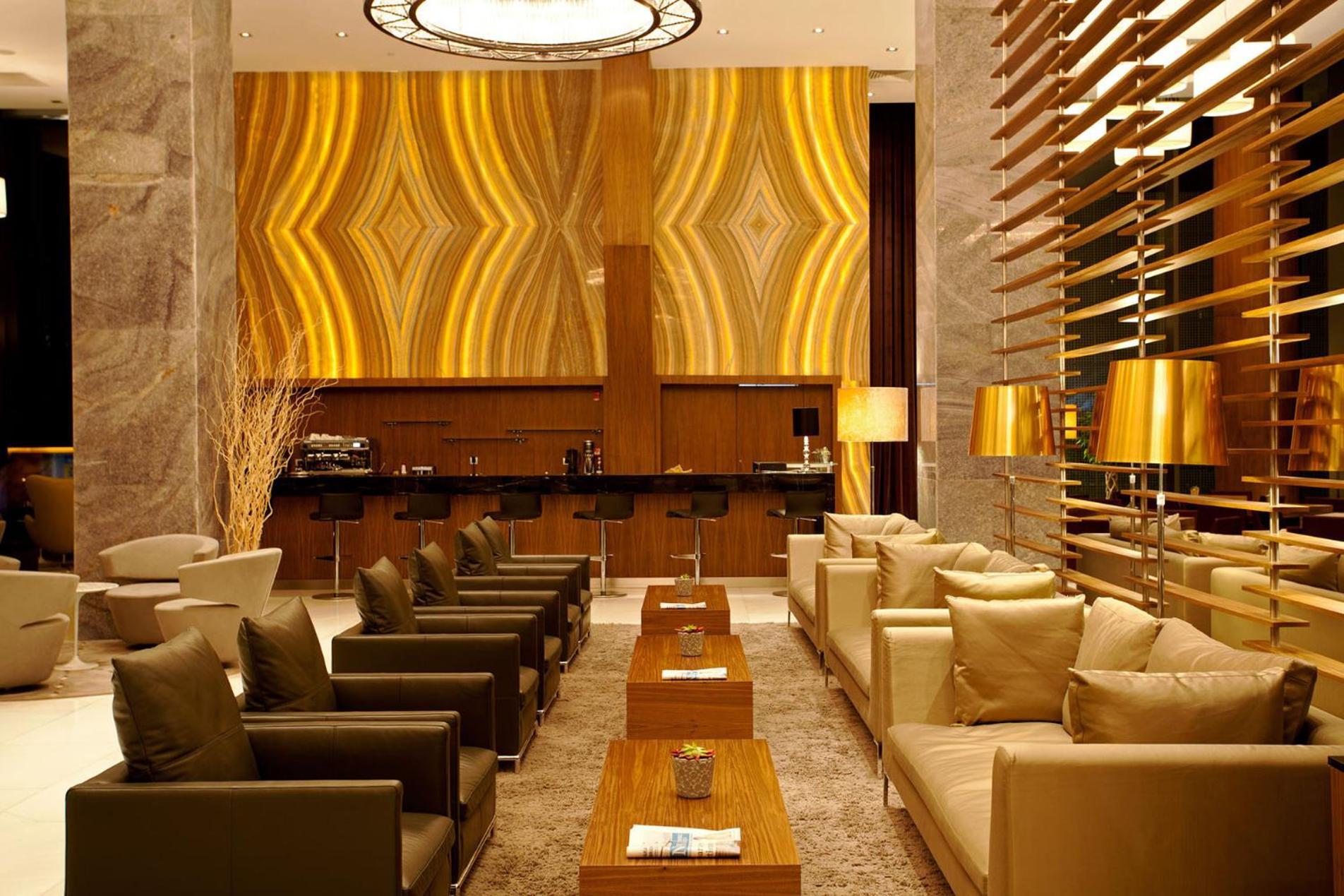 Hotel Crowne Plaza Istanbul Harbiye By Ihg Esterno foto The lounge at the airport