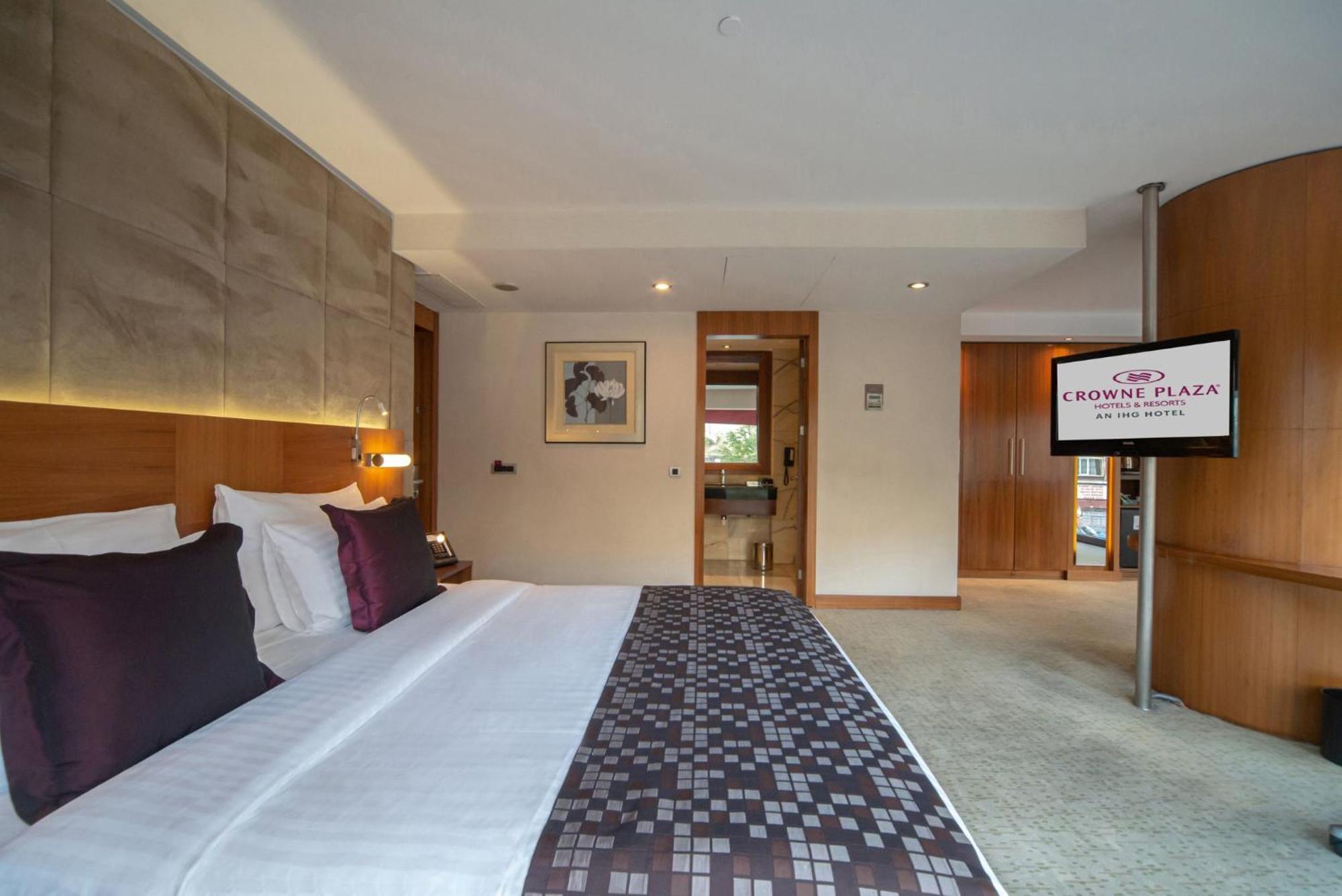 Hotel Crowne Plaza Istanbul Harbiye By Ihg Esterno foto A suite at Crowne Plaza